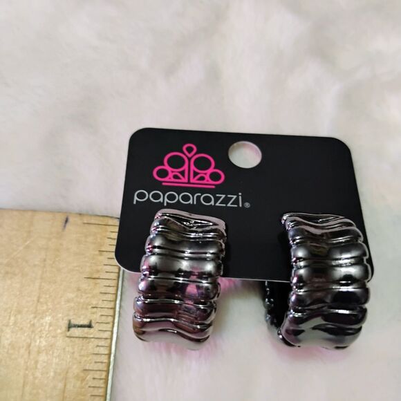 Paparazzi Seamless Sass Black Gunmetal Hoop Earrings Textured Hinge P5HO-BKXX-29 - Picture 9 of 9